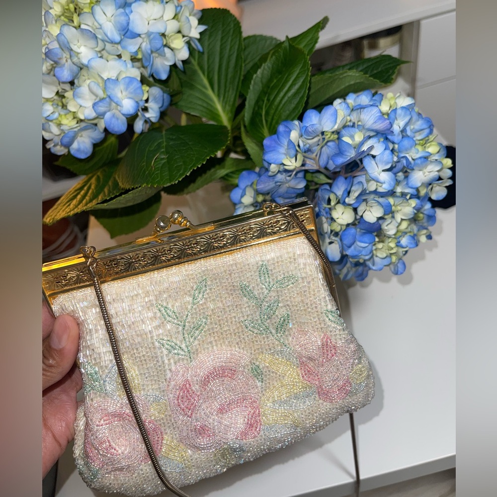 Flower motif  vintage beaded bag